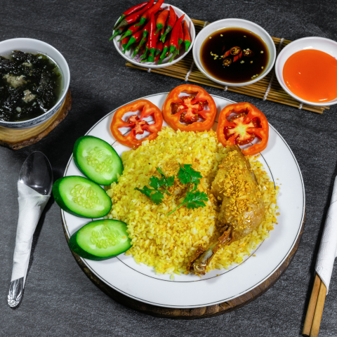 Cơm gà xối mỡ mắm tỏi (đùi nhỏ)